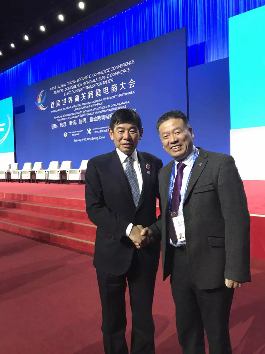欣海報關(guān)有限公司董事長葛基中與世界海關(guān)組織秘書長御廚邦雄合影留念
