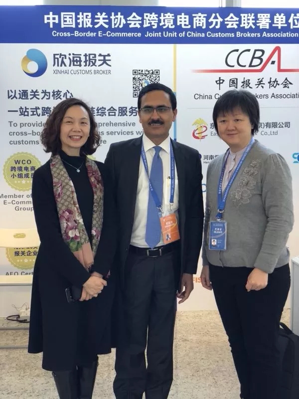 與WCO守法便利司技術(shù)長官Pandey合影