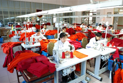 服裝進(jìn)口：加快了服裝原料進(jìn)口到加工區(qū)的速度